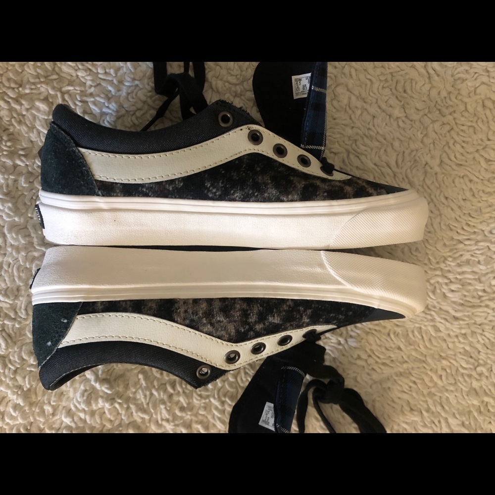 Vans - Picture 8 of 12